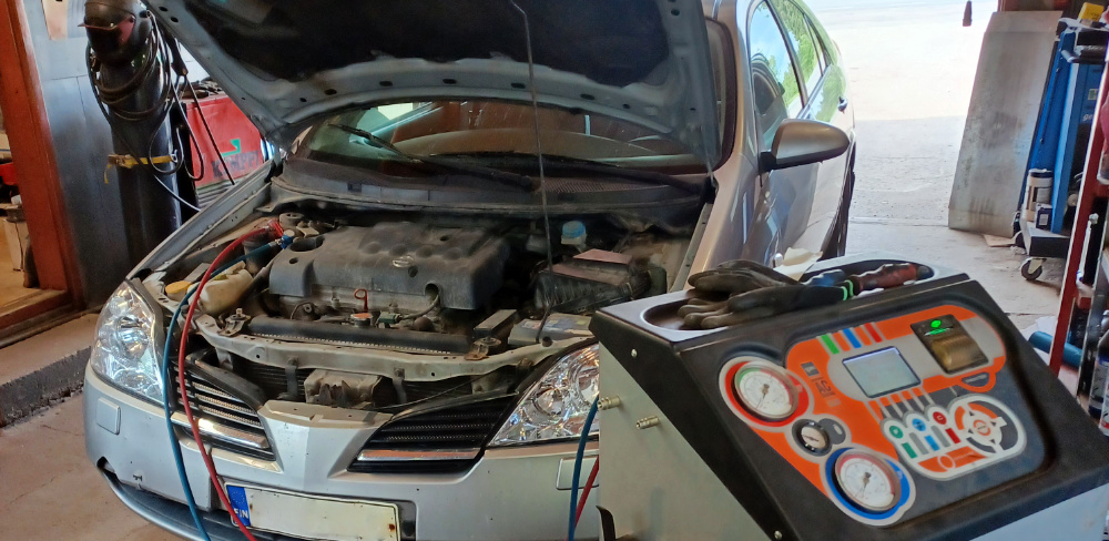 Huoltotyö auto testerissä