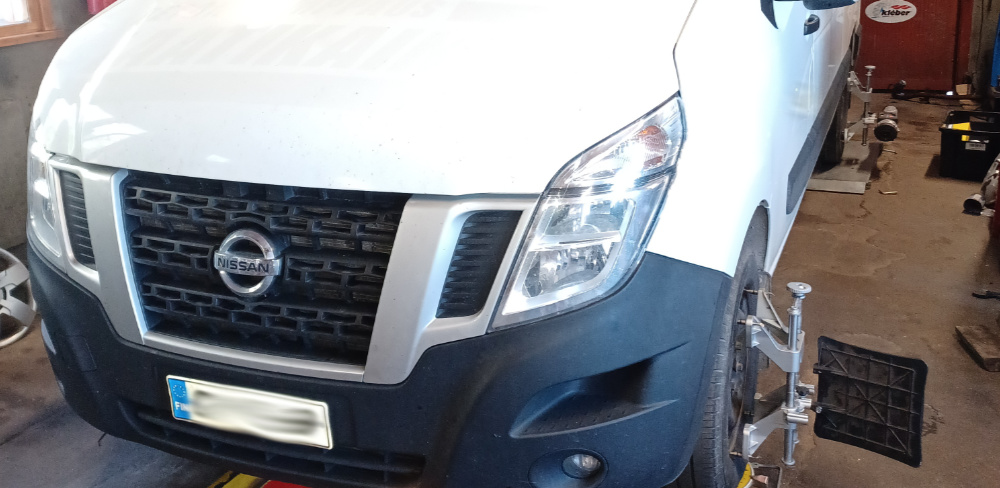 Autokorjaamotyö moottorin korjaus